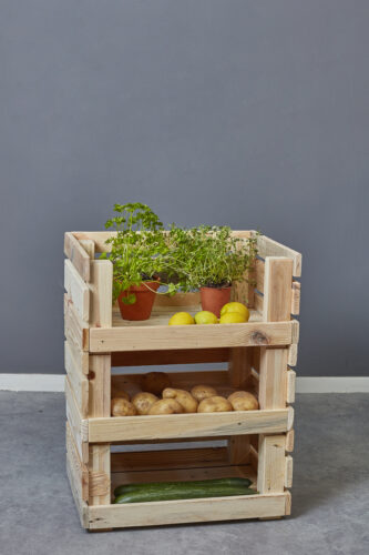 Voorraadkastje van drie open kratten